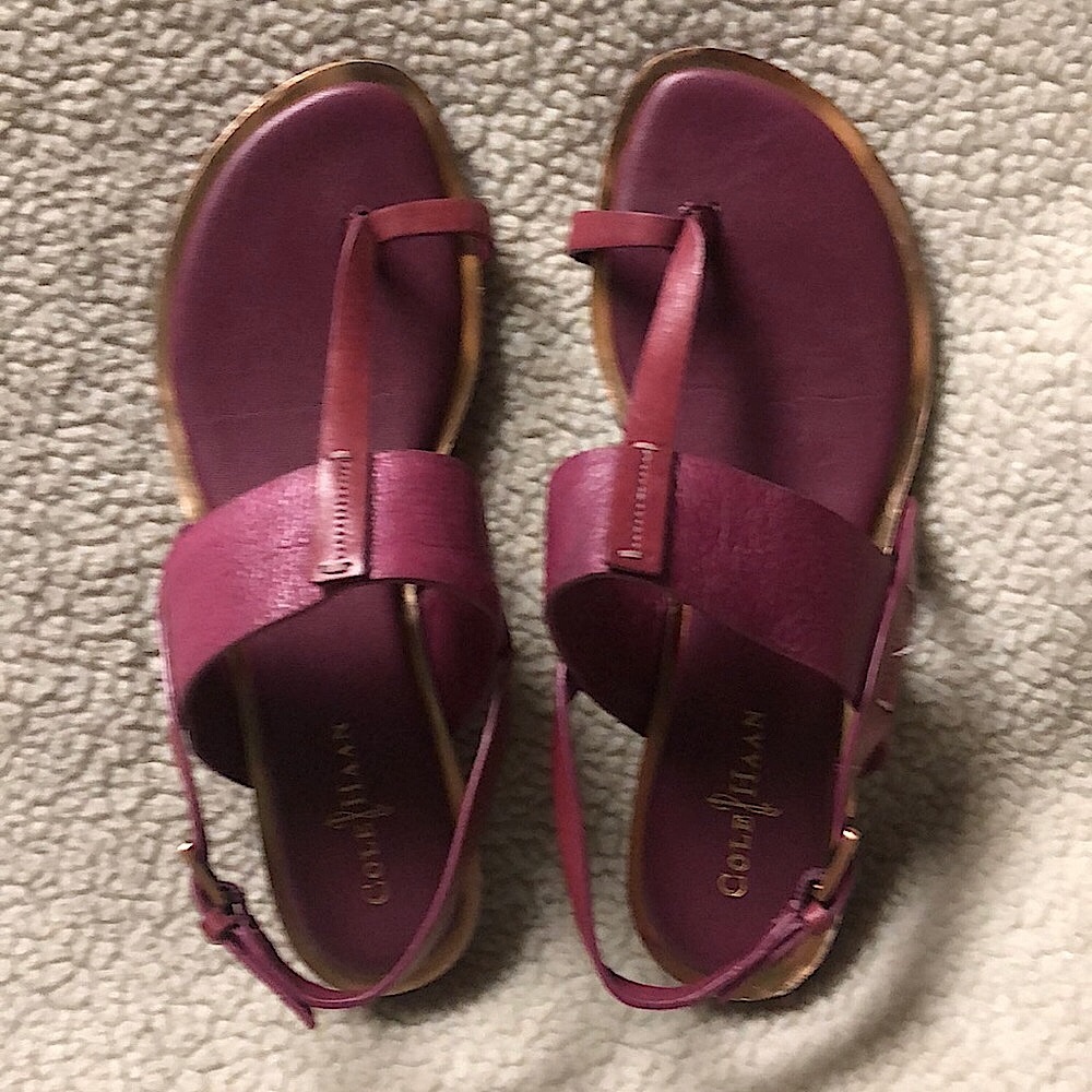 💜💜3/$15💜💜COLE HAAN- FUCHSIA LEATHER SANDALS​